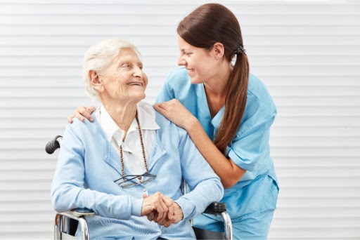 رعاية المسنين بالمنزل والتمريض بالمنزل