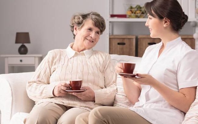 فوائد رعاية المسنين بالمنزل