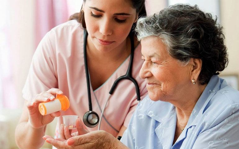 رعاية المسنين في المنزل واهمية الرعاية المنزلية لكبار السن
