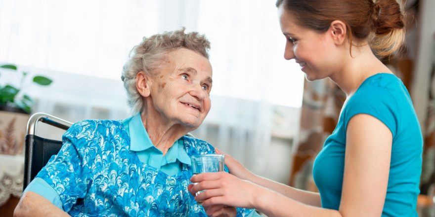 الرعاية المنزلية لكبار السن